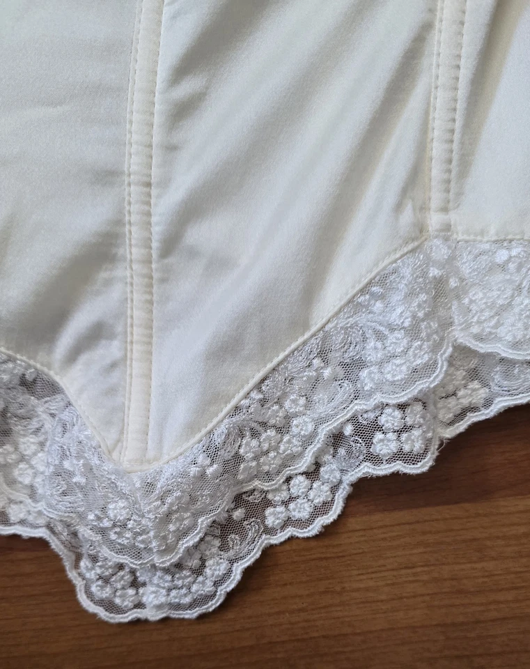 Lencería vintage Victoria’s Secret 1997 corsé crema seda bustier 34B Y2K Foto 3 de 4