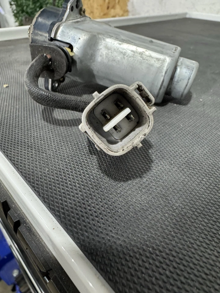 Válvula de control de aire de ralentí genuina Toyota Lexus IS300 GS300 SC300 89672-30020 OEM Foto 2 de 2