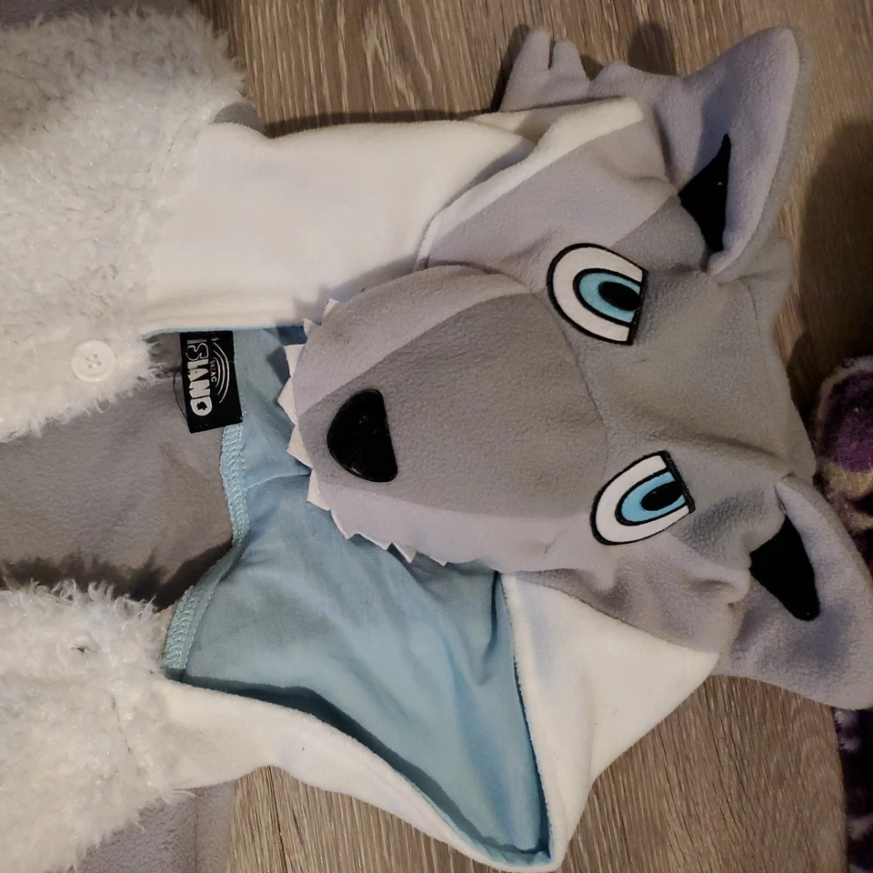 BARELY USED Silver Wolf Kigurumi Costume Unisex One Size Fits Most Fleece Sazac - Image 4 of 4