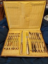 Set mit 24 Messern und 2 Serviceteilen Horngriffen, Manufaktur