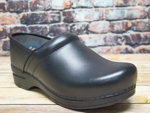 dansko women's pro xp slip resistant clog