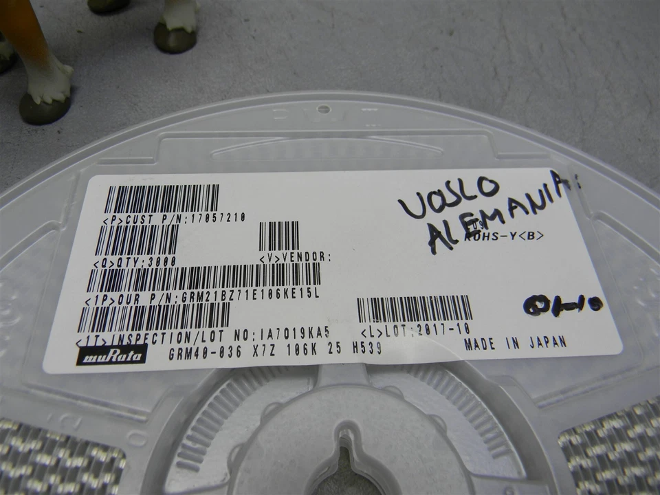 Carrete de condensadores cerámicos multicapa Murata Electronics GRM21BZ71E106KE15L de 3000 Foto 2 de 4