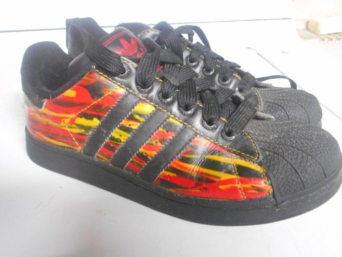 Boys size 5.5 Adidas Superstar Black 