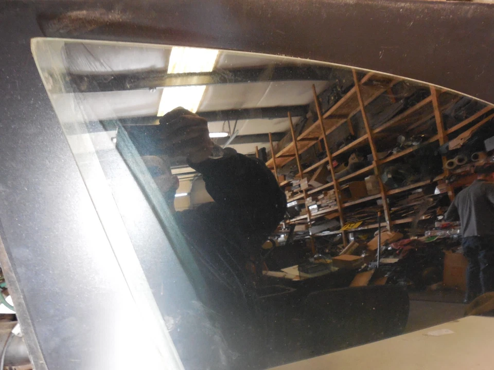 2004-09 BMW E60 535i 525i 545i Right Passenger Front Window Glass 7110634 - Image 3 of 4