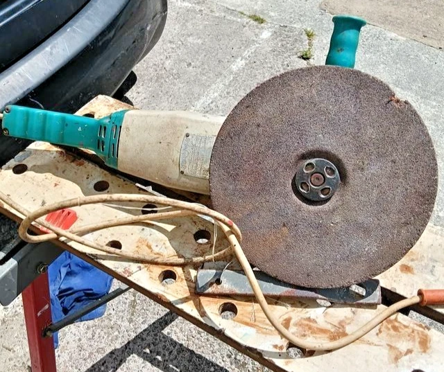 wolf saphire 7" angle grinder - Image 2 of 3