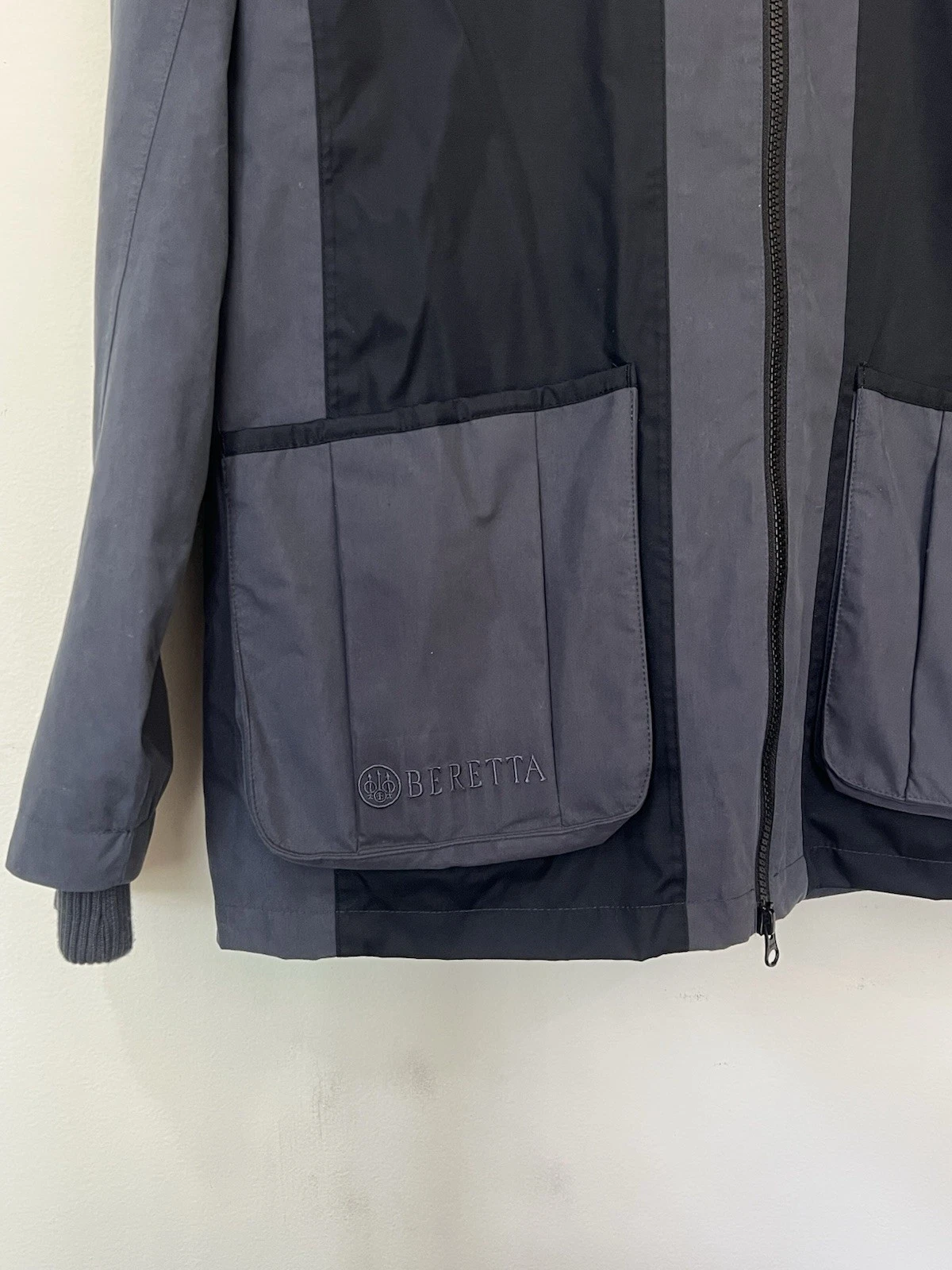 Beretta Bisley Waterproof Shooting Jacket Men's Size Medium Grey Black EUC - product detail image 2