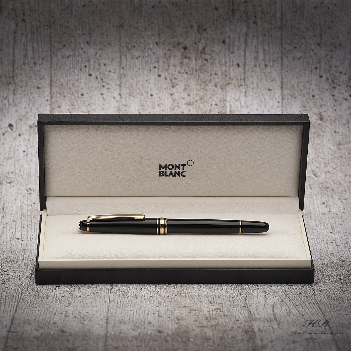 Montblanc Meisterstück Resin Classique Gold Line No 145 Fountain