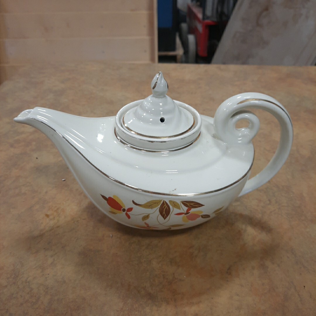 Hall’s Superior Jewel Tea Autumn Leaf Aladdin Teapot With Infuser