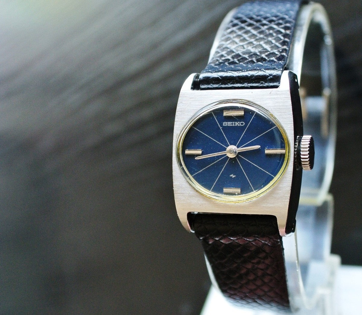 VINTAGE SEIKO 17J MECHANICAL HAND WIND UP WOMEN display picture 3
