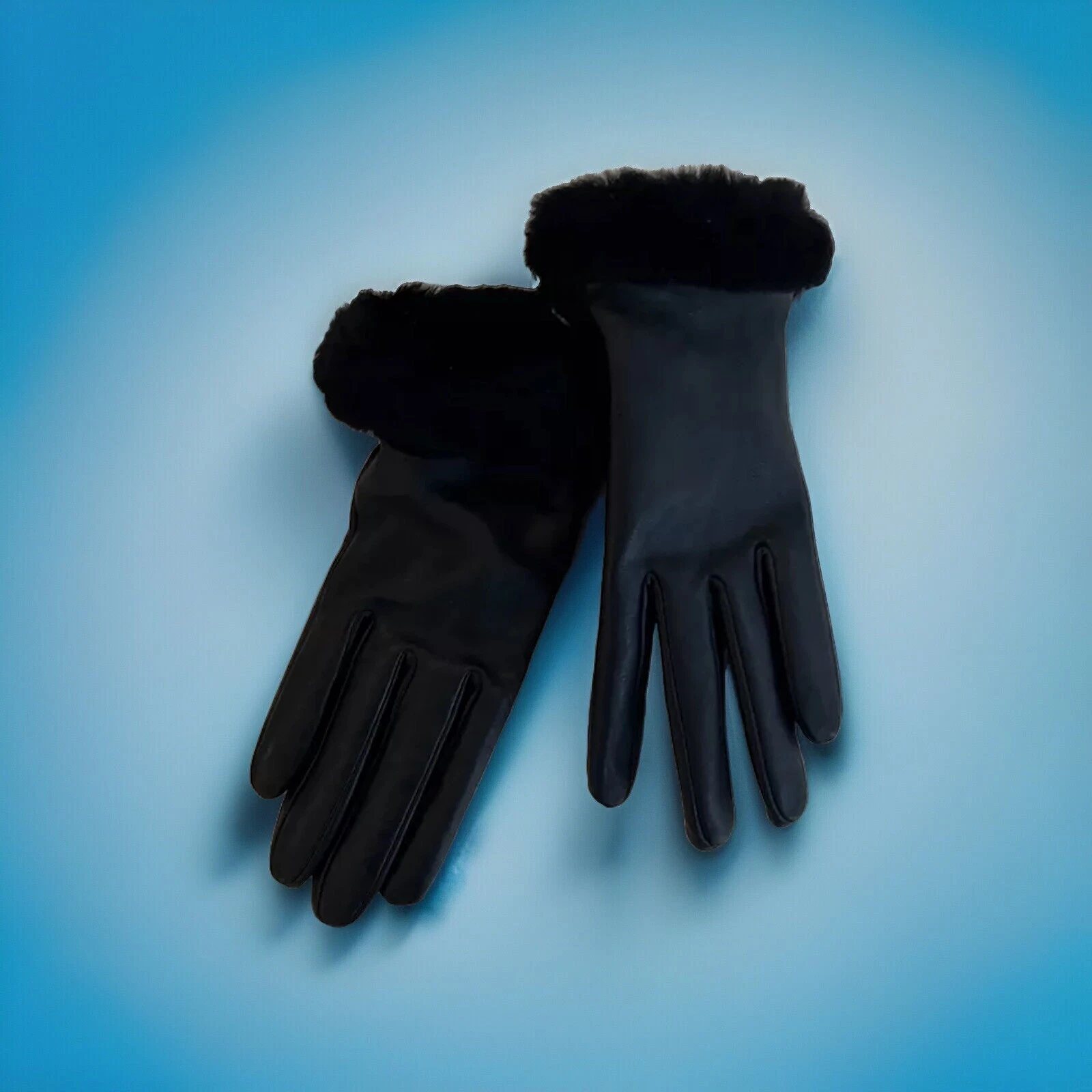 UGG $110 Fine leather Shearling Shorty gloves Color Black Size Small 6705 - 20