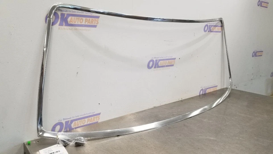 1996 FORD F250 SUPER DUTY WINDSHIELD SURROUND TRIM CHROME - Image 4 of 4