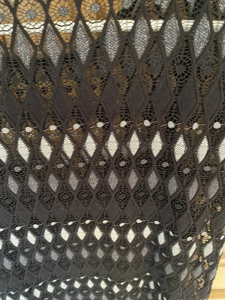 Laundry by Shelli Segal Lace Overlay Diamond Pattern Top NWT Size 8 - Image 3 of 4