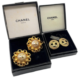 Auth Chanel Coco Mark Gold Engraved/Flower Pearl Earrings Set2 W/Box SK120471