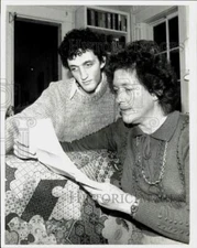 1980 Press Photo Louise Kennedy and Son, Mark with Letter from U.S. Hostage