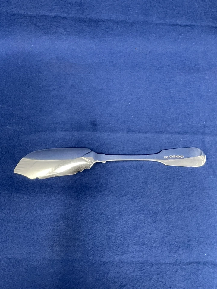 ANTIQUE IRISH STERLING DUBLIN FISH KNIFE / MASTER BUTTER KNIFE - Image 4 of 4