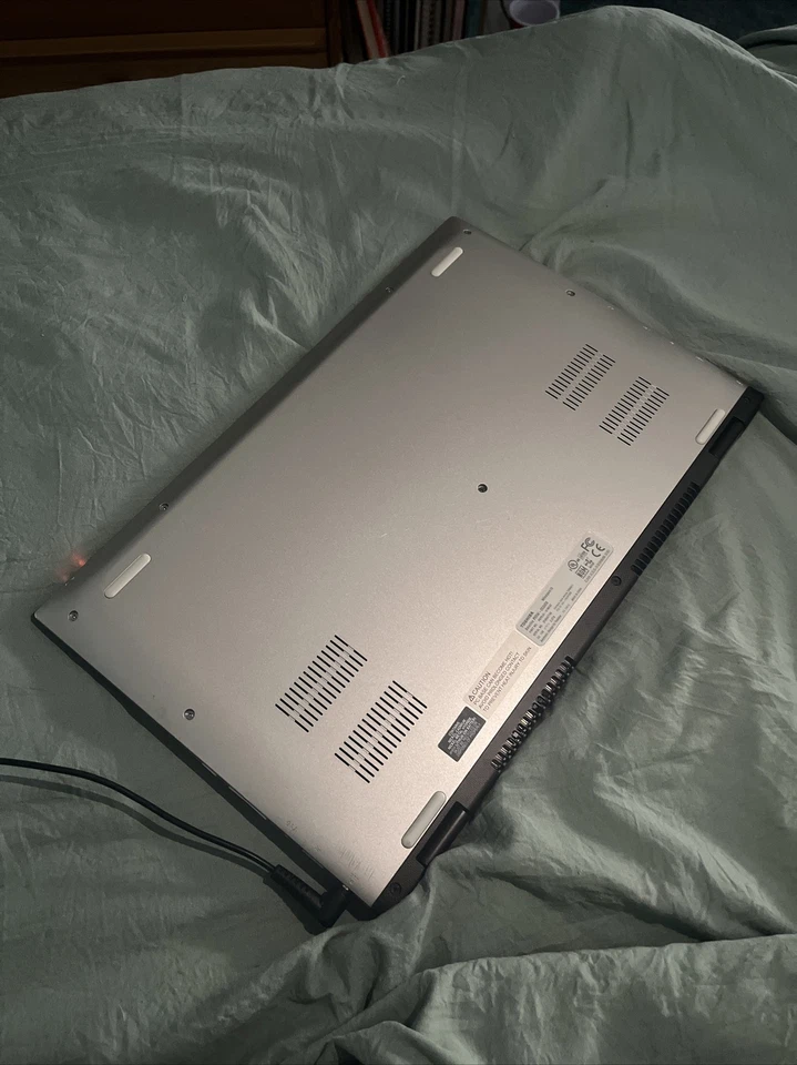 Toshiba Satellite P55W 15" i5-5200U 2.2GHz 8GB RAM 128GB SSD Windows 10 Pro Foto 3 de 3