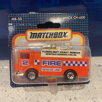 Matchbox MB 50 Mack Auxiliary Power Truck Fire Rescue Unit fluoreszierend Neu