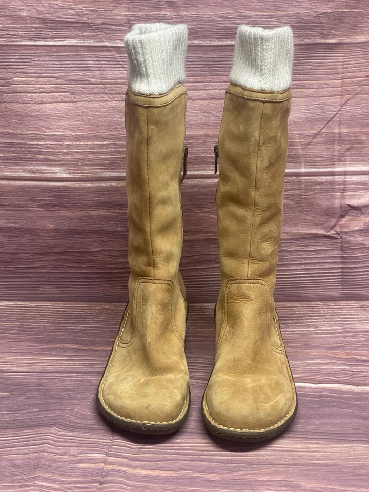 Bota UGG Skylair para mujer talla 7 cuero tostado castaño tacón de cuña puño tejido blanco Foto 2 de 4