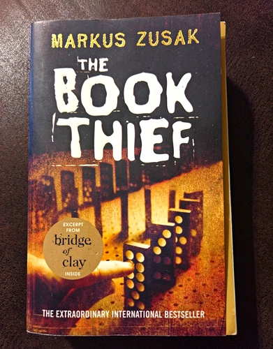 Markus Zusak The Book Thief Paperback Novel - English Historical YA WWII