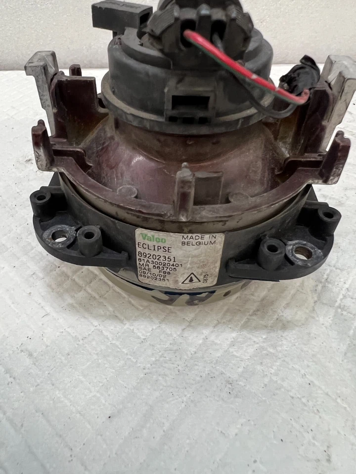 Mitsubishi Eclipse 2002 pasajero derecho luz antiniebla MR563705 OEM (A3-67/1 Foto 4 de 4