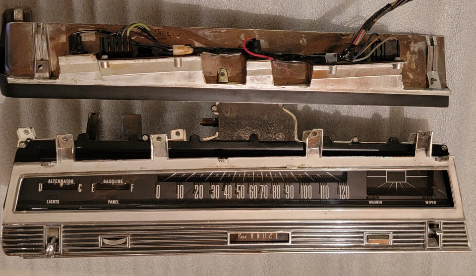 Chrysler Newport 1968 cuadro de instrumentos y bisel. Usado sin probar Foto 4 de 4