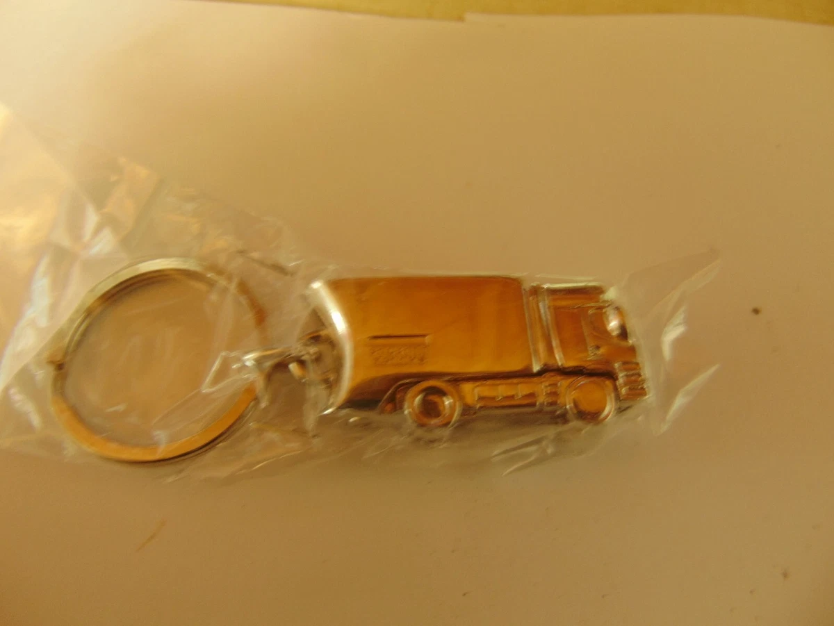 CLÉ 1/90. RARE CAMION BERLIET CITERNE COURTE
