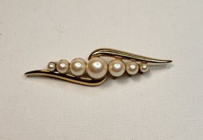 Vintage MCM Monet Graduated Faux Pearl & Gold Tone Bar  display picture 3