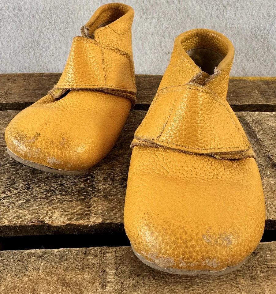 Zapatos de bebé Mocs Little Piggies cuero amarillo talla 2-3Y (6 pulgadas de largo) Foto 2 de 4