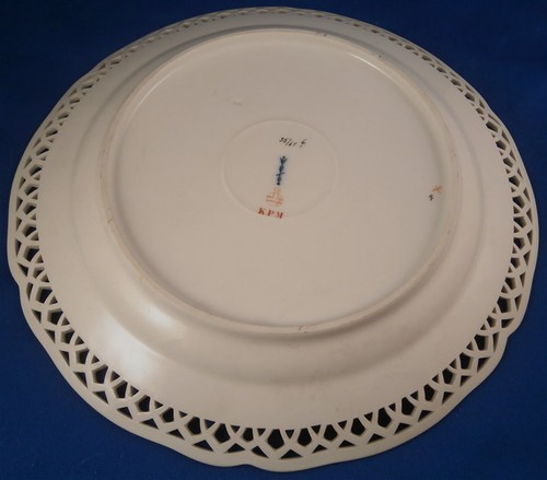 Fun KPM Berlin Porcelain Reticulated Plate Berries Porzellan Teller Scene Scenic - Picture 5 of 7