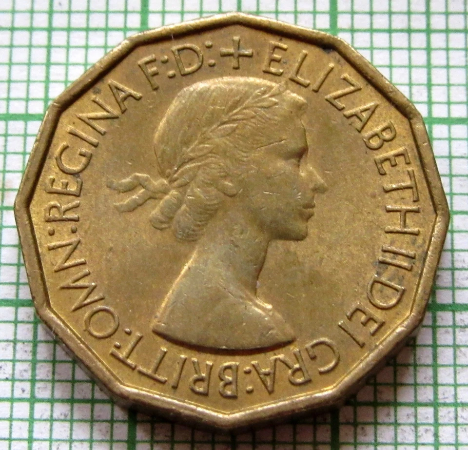 GREAT BRITAIN ELIZABETH II 1953 THREEPENCE 3 PENCE, BRASS UNC one year type - Image 4 of 4