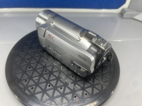 CANON FS100 Digital Camcorder Camera 45x 2000x Zoom 2.7" LCD With Memory Card - Picture 2 of 10