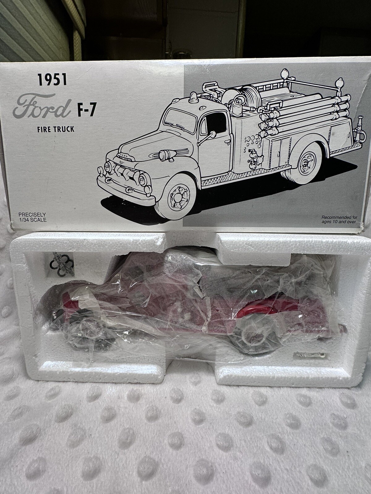 SKELLY OIL 1951 FORD F7 PUMPER FIRETRUCK FIRST GEAR DIECAST TRUCK 19
