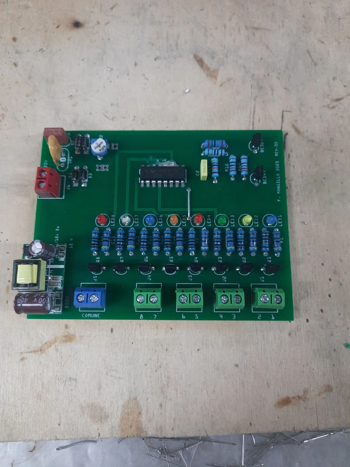 CENTRALINA LUCI ROTANTI 8 CANALI 220/230V (250 Watt per canale) - Immagine 2 di 2