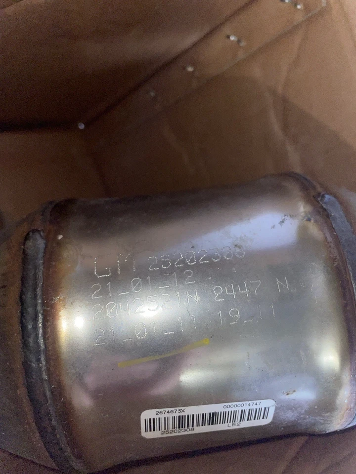 Genuine GM Warm Up Three-Way Catalytic Converter 42725665 NEW!!🫡 - Image 3 of 4