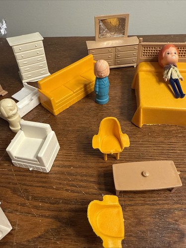 Vintage Lot Of 80s Plastic Doll Furniture - Picture 5 of 11