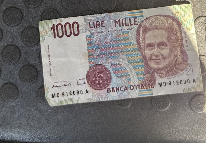 Italy 1000 Lire Banca d’Italia Banknote Serial/Cert # MD 912090 A