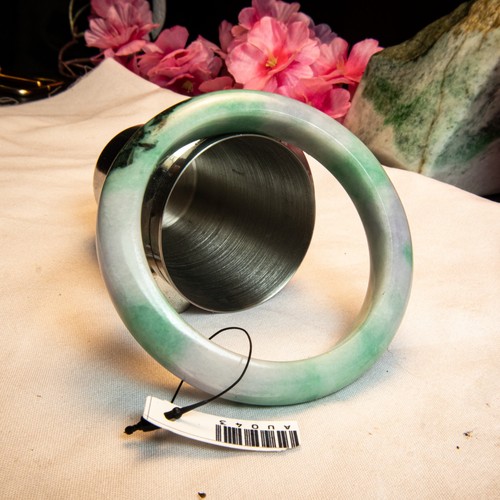 62 mm natürlicher Jade Jadeit Armreif | weiß & hellgrün "Moos im Schnee" Muster - Bild 9 von 10