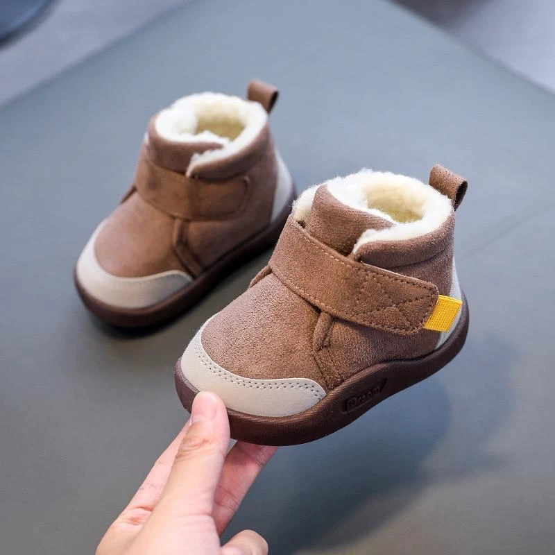 Botas de bebé para niños pequeños Invierno Niño Niña Cálidas Bebé Nieve Felpa Parte Inferior Suave Zapatos para bebés Foto 2 de 4