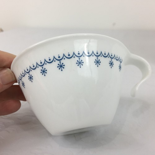 Corelle Coffee Tea Cups CorningWare Blue Snowflake Set of 4 Hook Handle Vintage - Picture 3 of 11