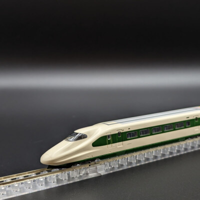 Tomix 97954 - E2 Series Shinkansen (200 Series Livery) (10-Car Set) - Spur N