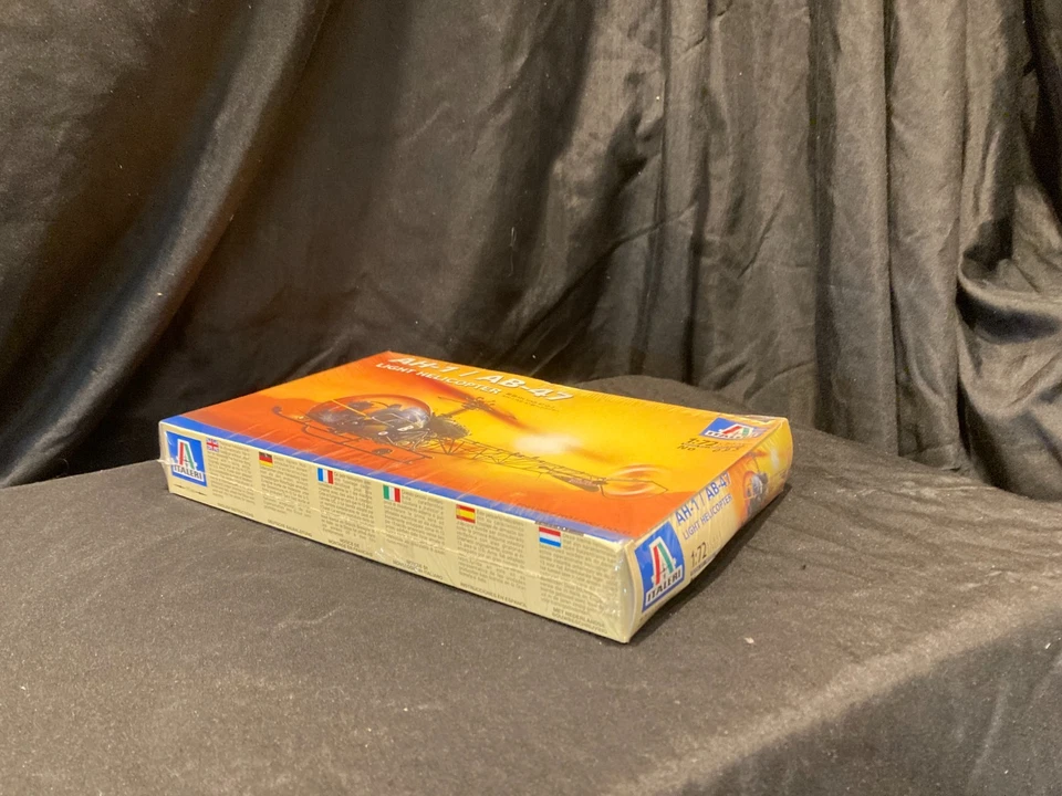 Italieri 1/72 AH-1/AB-47 factory sealed in box - Image 3 of 3