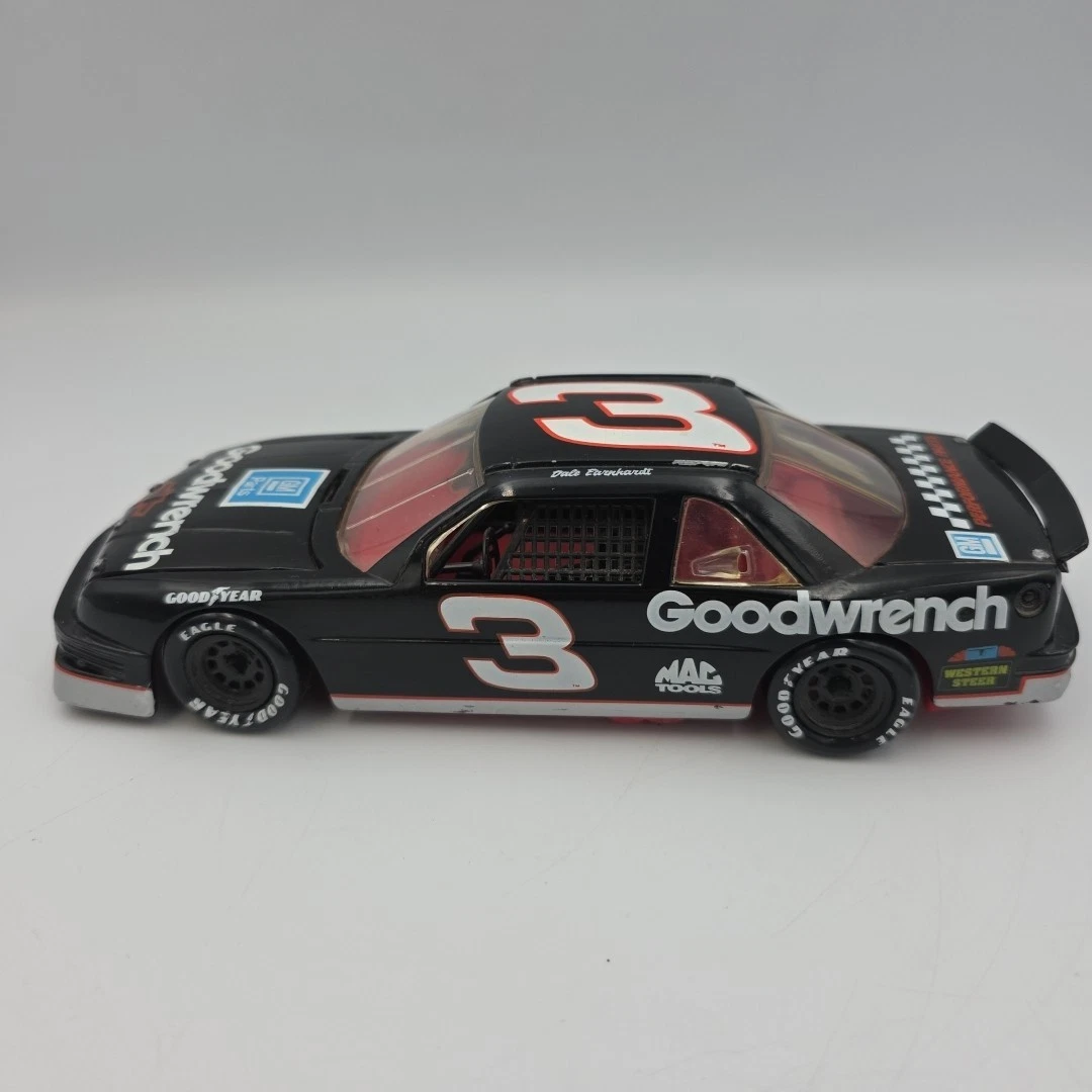 Revell Dale Earnhardt Diecast Racing Cars 1991 Vehicle Year for