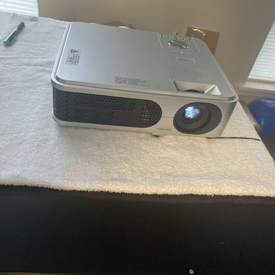Toshiba TLP-XD2000U Projector  XGA Portable Projector Home Theater