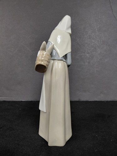 Lladro Shepherdess with Puppy and Bread Basket #1034 Figurine - Picture 5 of 8