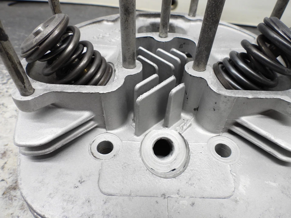 BSA B25 250 1969 culata 2877 Foto 2 de 4