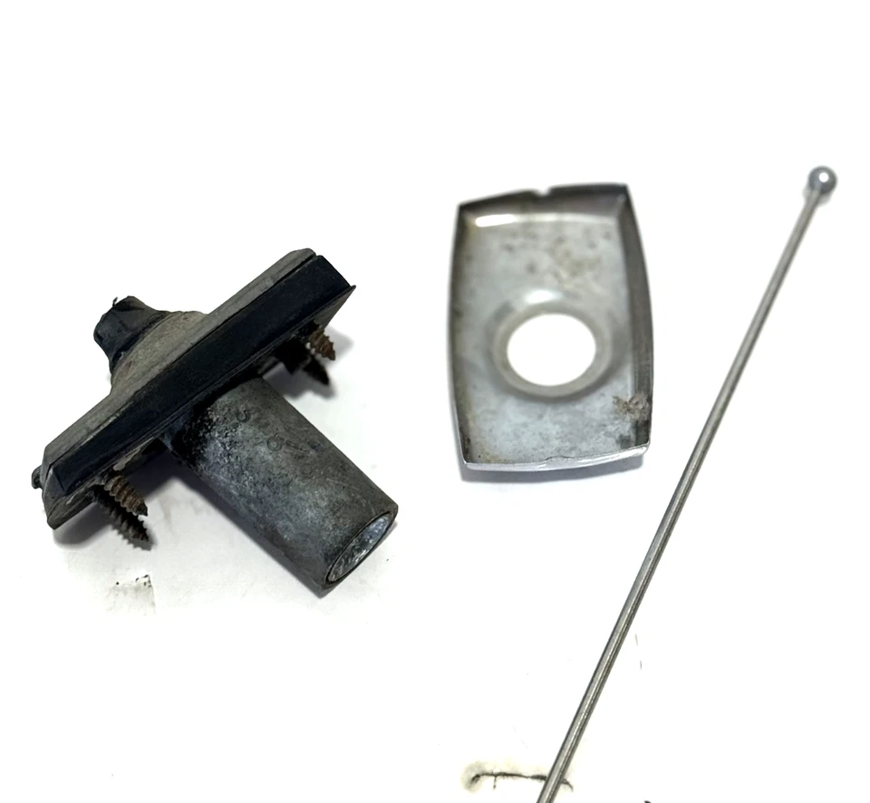 1987-1991 Ford F150 F250 F350 BRONCO FENDER MOUNTED ANTENNA ASSEMBLY OEM - Image 2 of 4