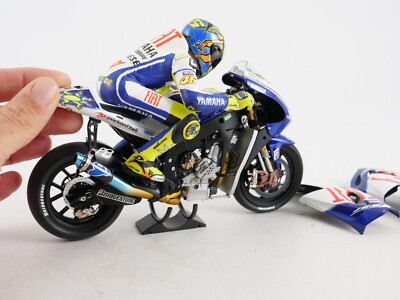 Minichamps 122094699 Limited Edition 1/12 Rossi V Lorenzo 2009