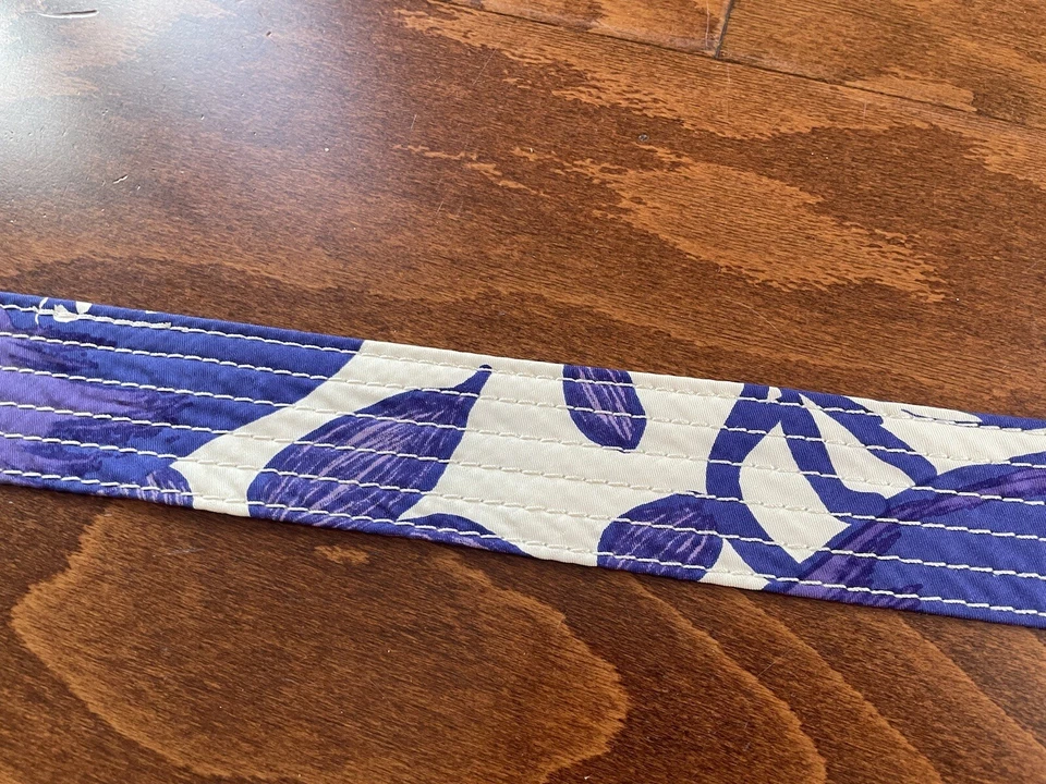 J. Cinturón de seda floral púrpura y blanco Crew nuevo sin etiquetas - talla S/M - 40" de largo Foto 2 de 4