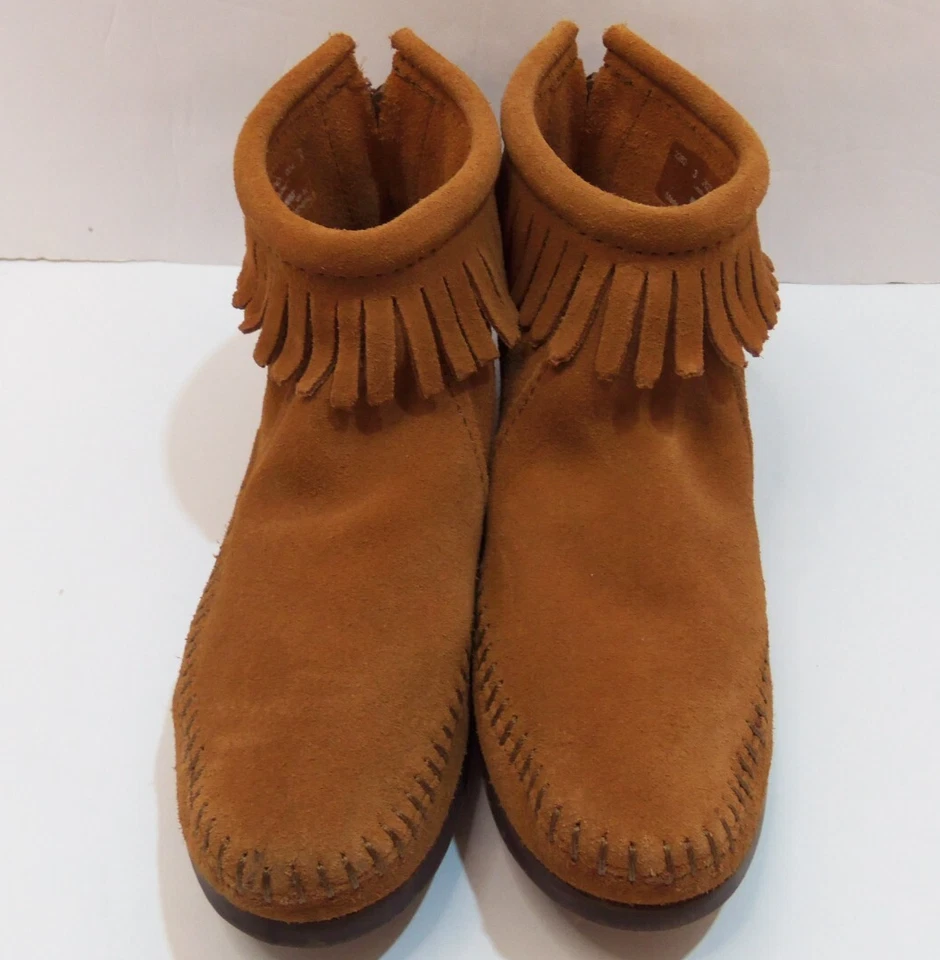 Minnetonka Brown Suede Fringe Back Zip Ankle Boots Sz 3 - Image 2 of 4