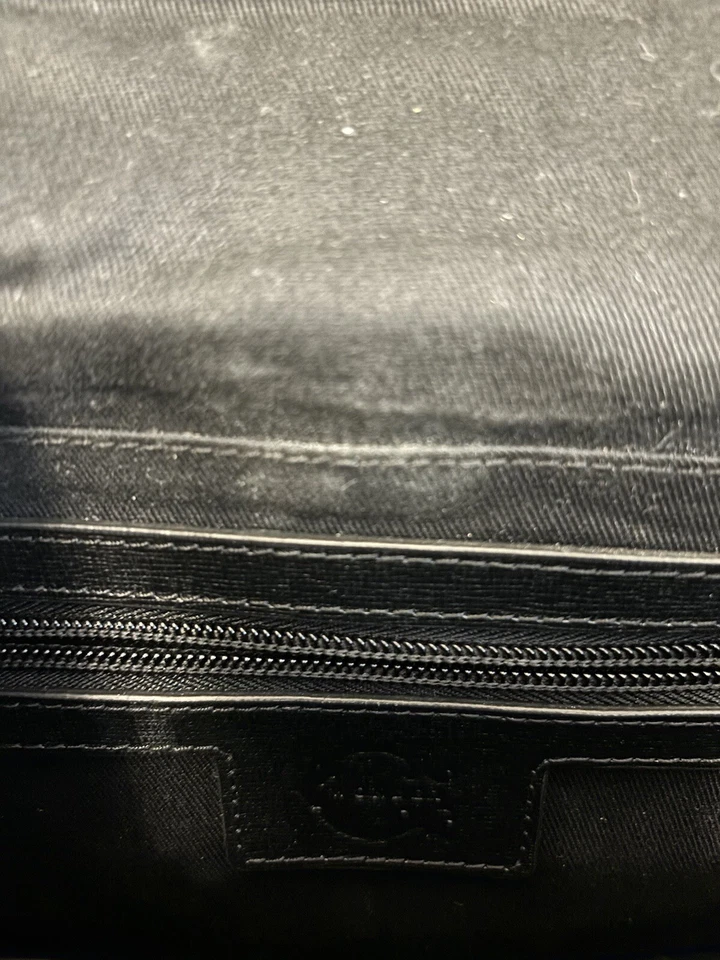 Bolso de hombro C Wonder cadena dorada negra en T  Foto 4 de 4